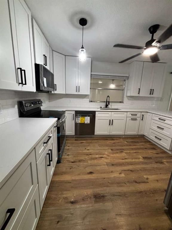 Interior, Kitchen, Pendant Lights, Wood Texture Flooring