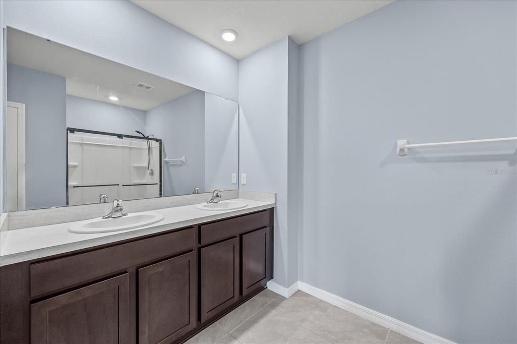 Bathroom, Dual Sink Vanities, Interior, Recessed Lighting