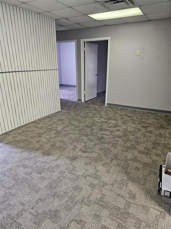 Empty room, Interior