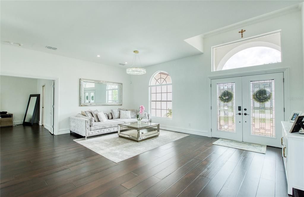 Chandelier, Interior, Living room, Pendant Lights, Recessed Lighting, Wood Texture Flooring