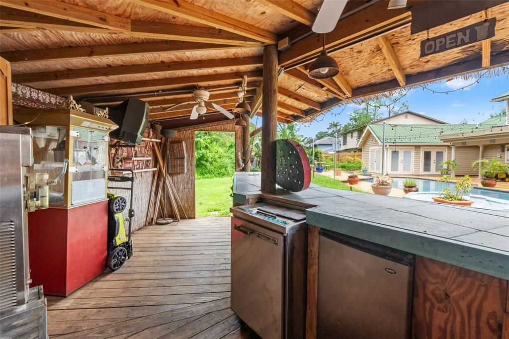 Exterior, Outdoor Kitchen