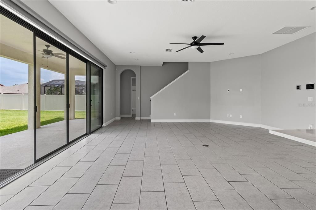 Empty room, Interior, Recessed Lighting