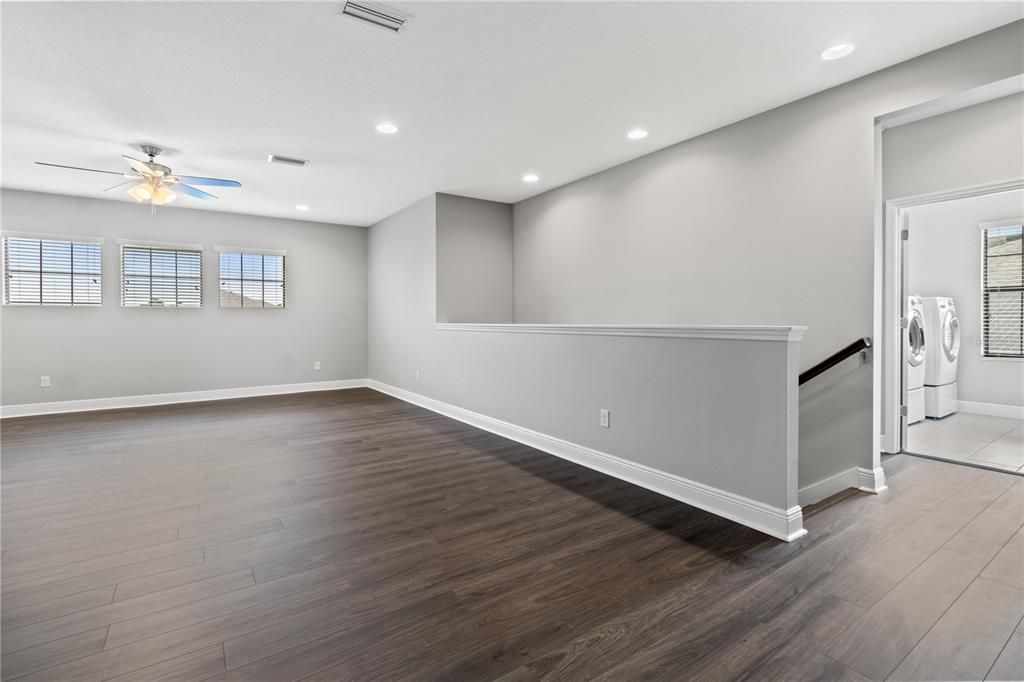 Empty room, Interior, Recessed Lighting, Washer, Wood Texture Flooring