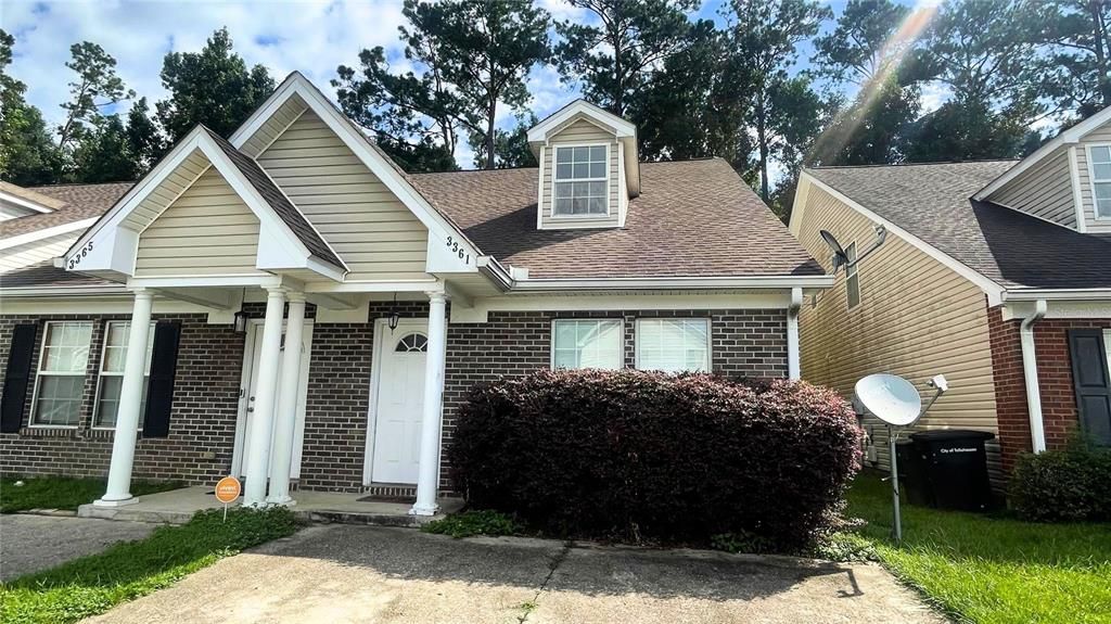 Exterior, Facade, Brick Facade, Cape Cod