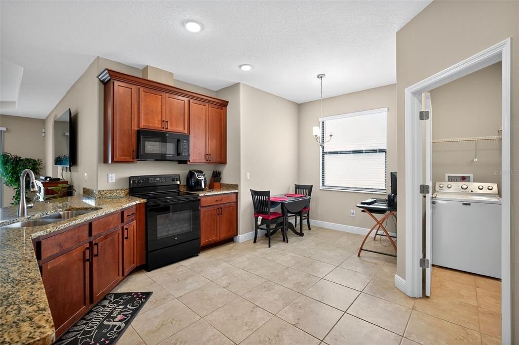 Dining room, Interior, Kitchen, Recessed Lighting, Washer