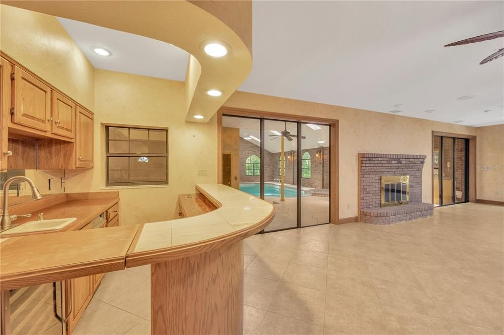 Fireplace, Interior, Kitchen, Recessed Lighting
