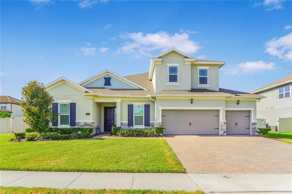 Attached, Exterior, Facade, American Craftsman