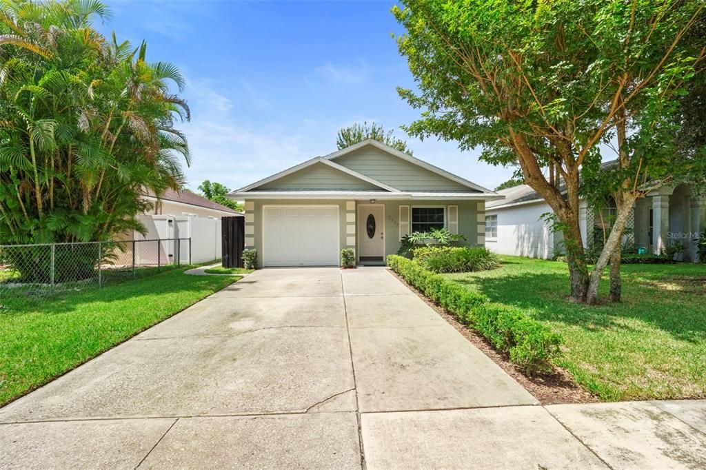 Attached, Exterior, Facade, Ranch