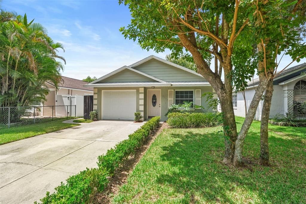 Attached, Exterior, Facade, Ranch