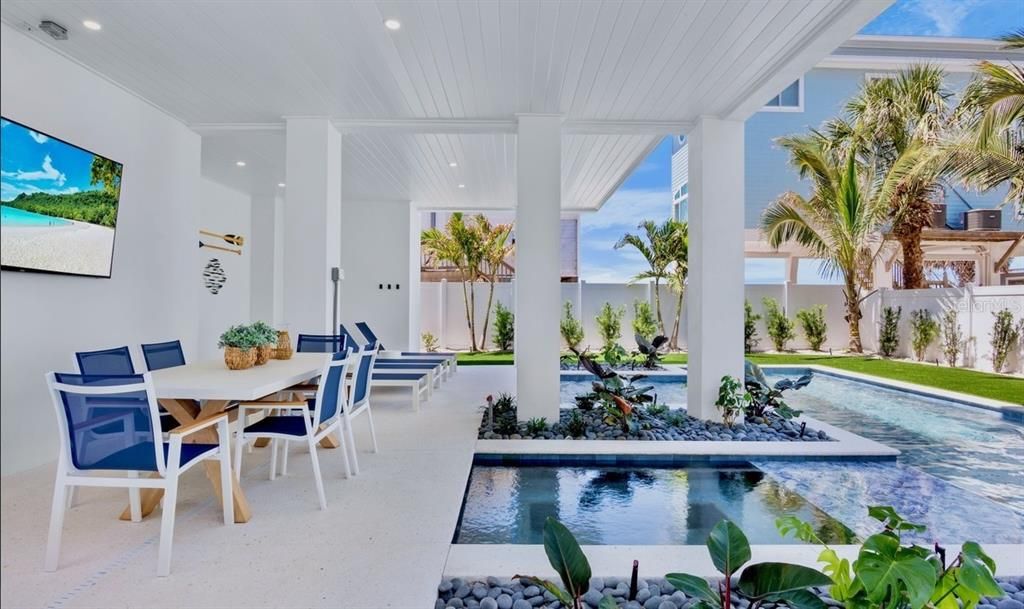 Exterior, Pool, Recessed Lighting