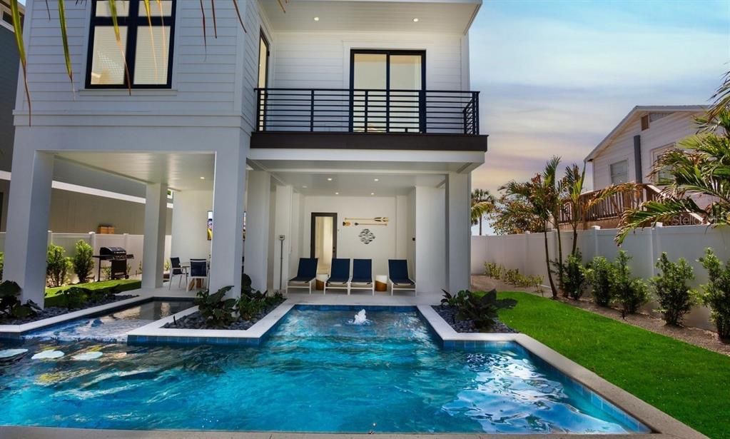 Exterior, Pool