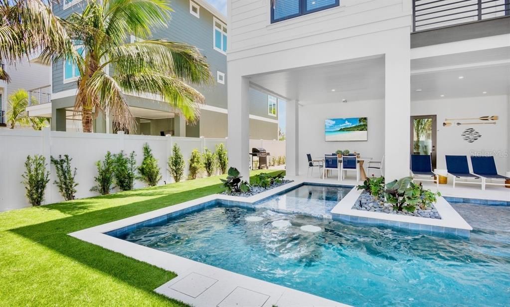 Exterior, Pool