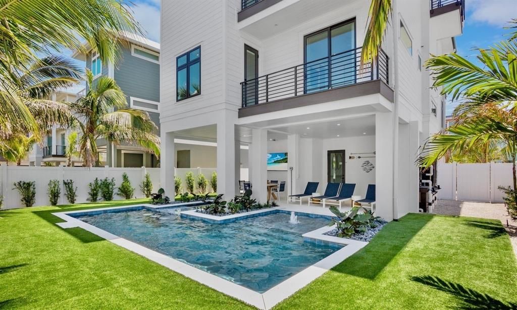 Exterior, Pool