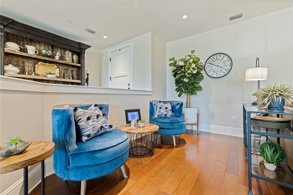 Interior, Recessed Lighting, Wood Texture Flooring