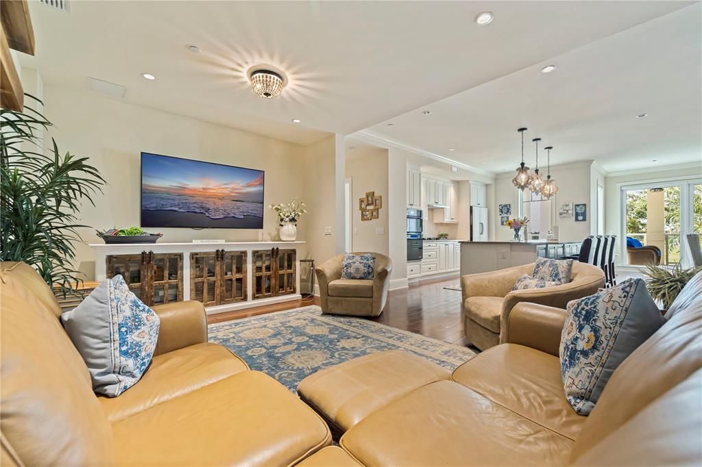 Chandelier, Dining room, Interior, Kitchen, Living room, Recessed Lighting, Wood Texture Flooring