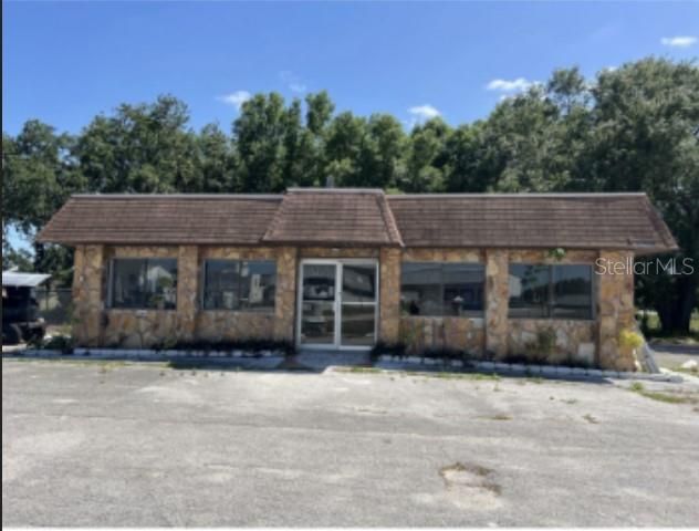 Backyard, Exterior, Facade, Ranch