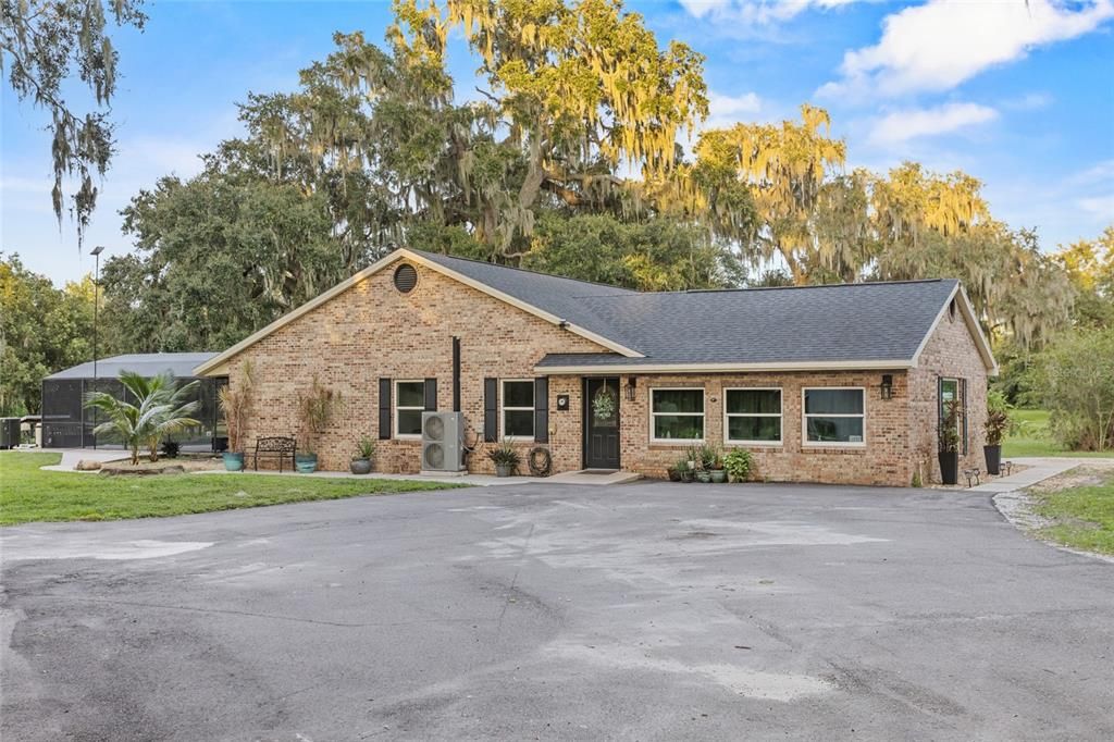 Exterior, Facade, Brick Facade, Ranch