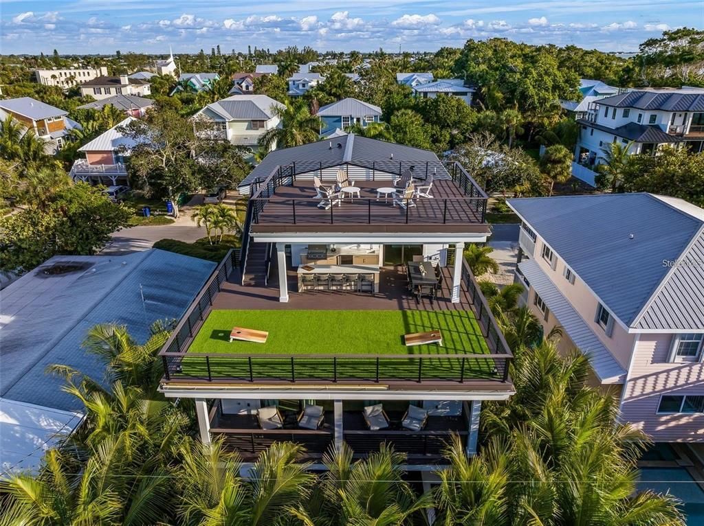 Exterior, Drone