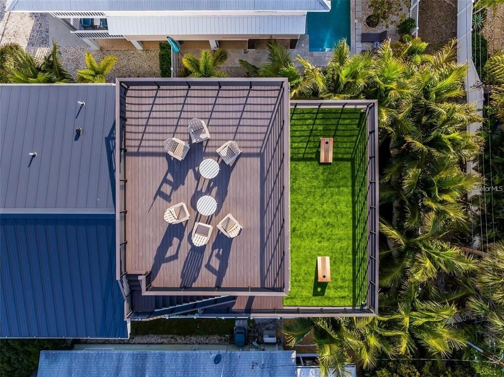 Exterior, Drone