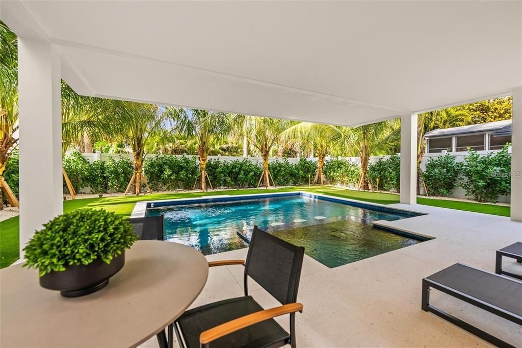Exterior, Pool
