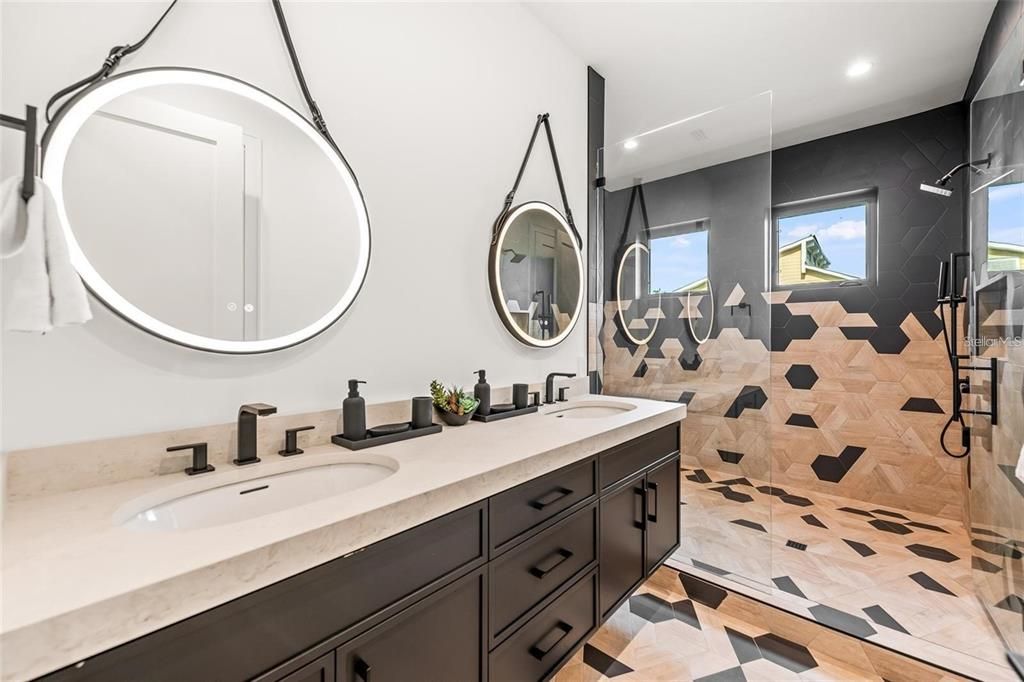 Bathroom, Dual Sink Vanities, Interior, Recessed Lighting