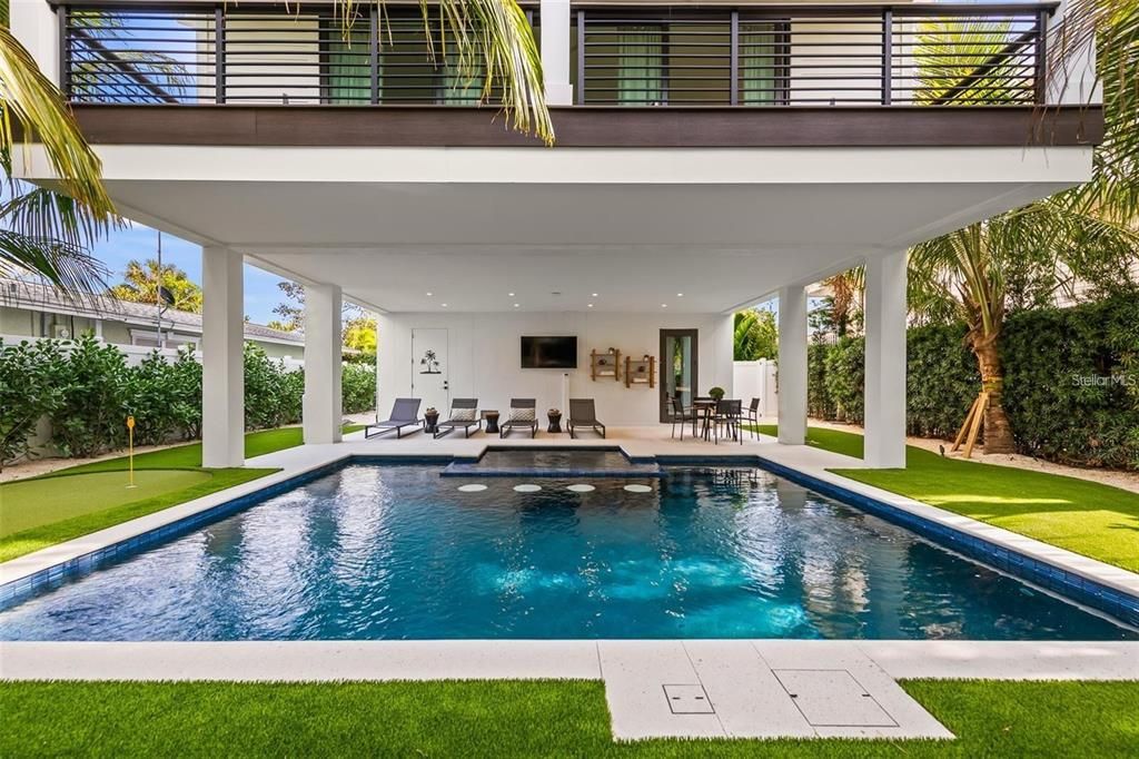 Exterior, Pool