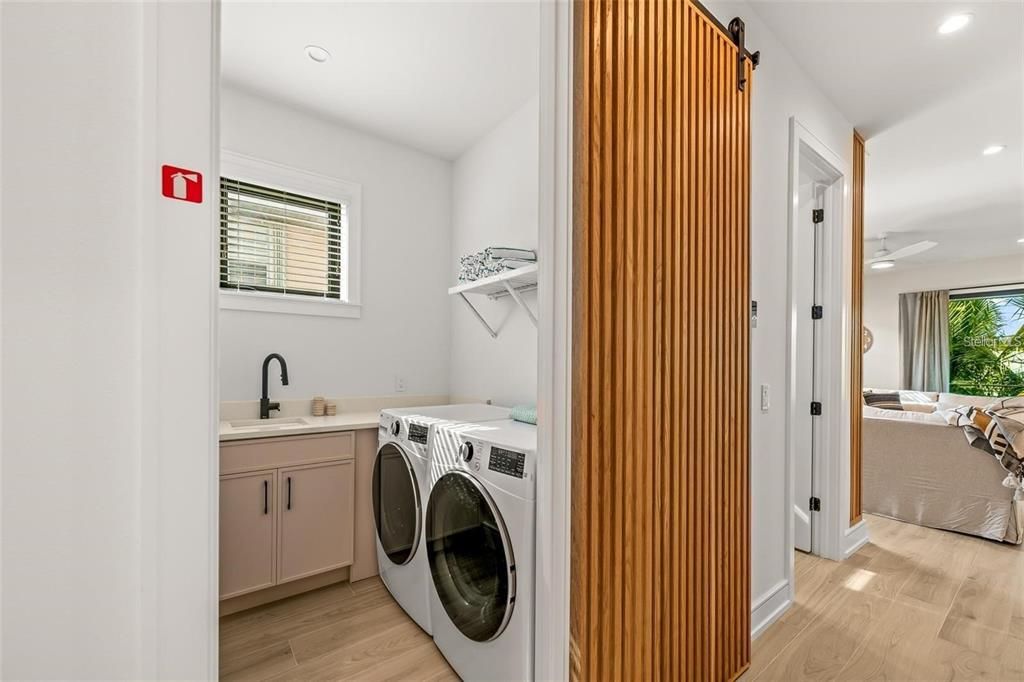 Interior, Recessed Lighting, Washer, Wood Texture Flooring