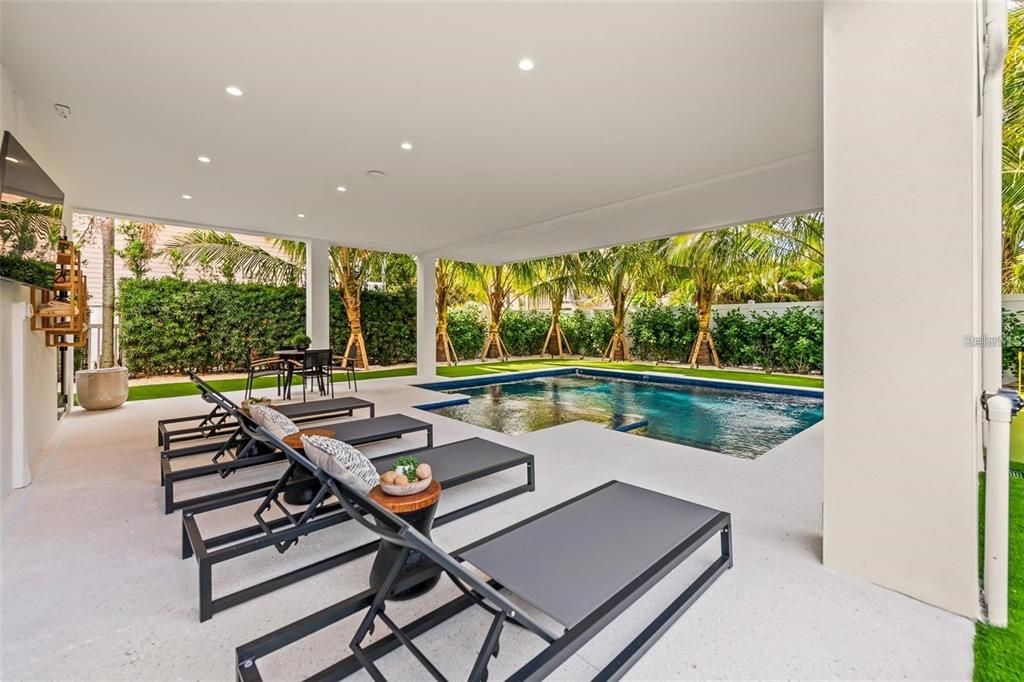 Exterior, Pool, Recessed Lighting