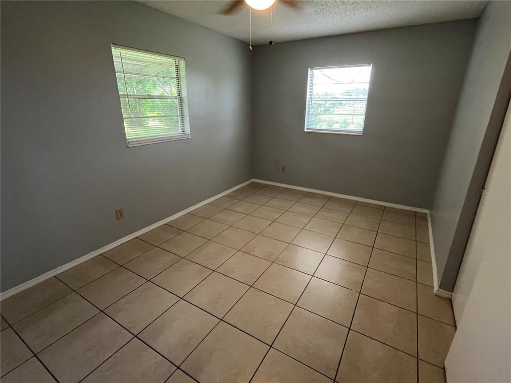 Empty room, Interior