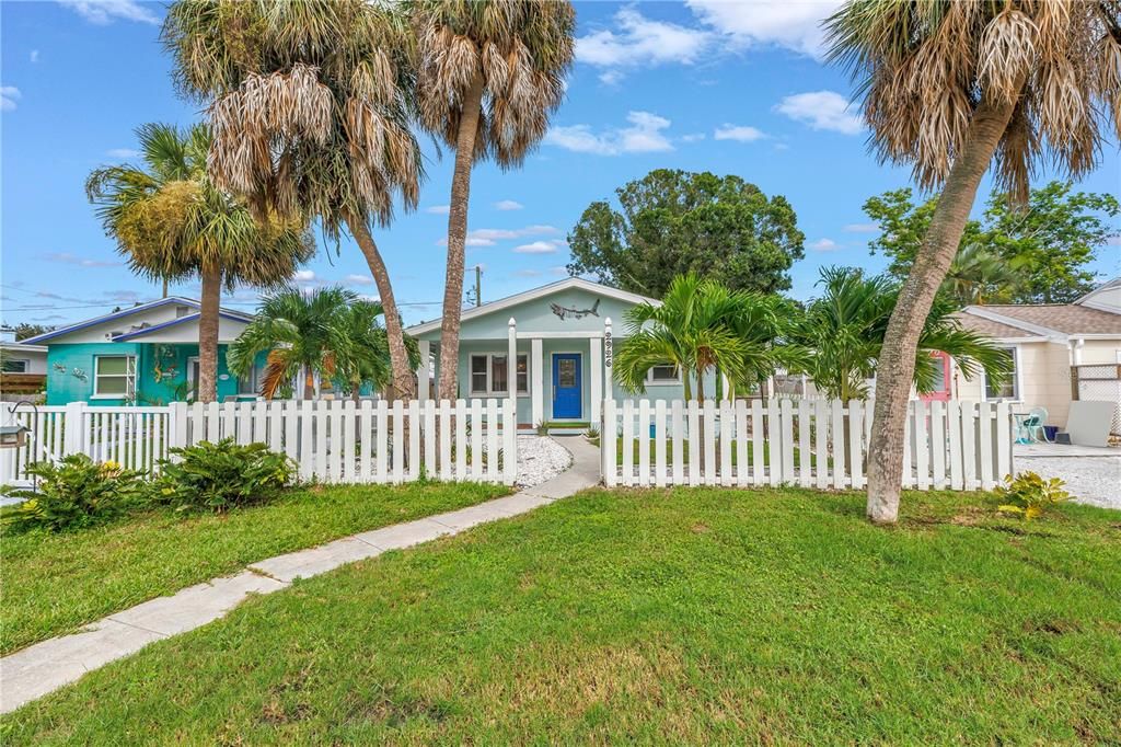 Backyard, Exterior, Facade, Ranch