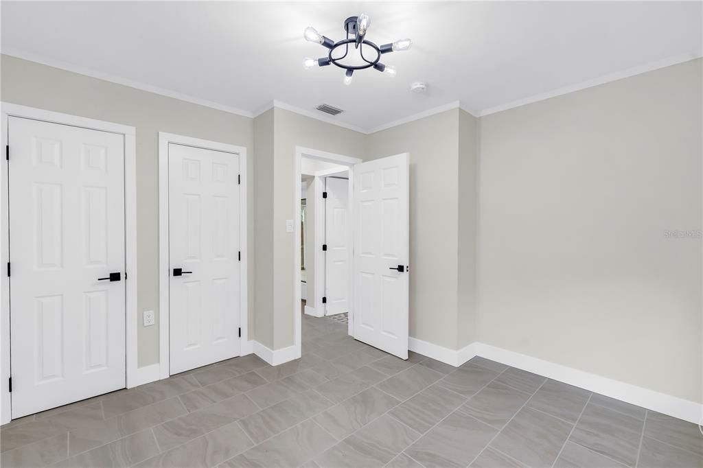 Empty room, Interior