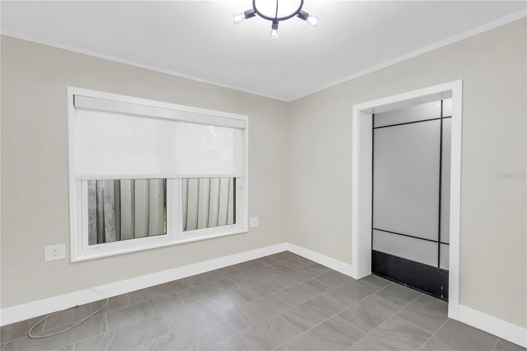 Empty room, Interior