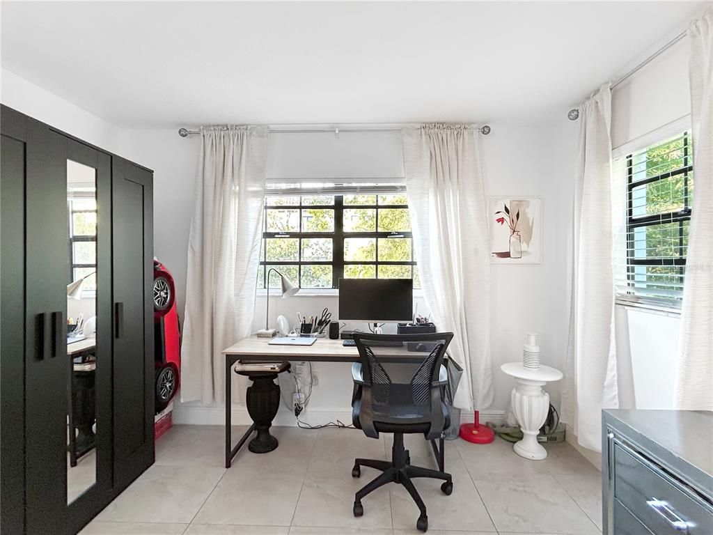 Home Office, Interior