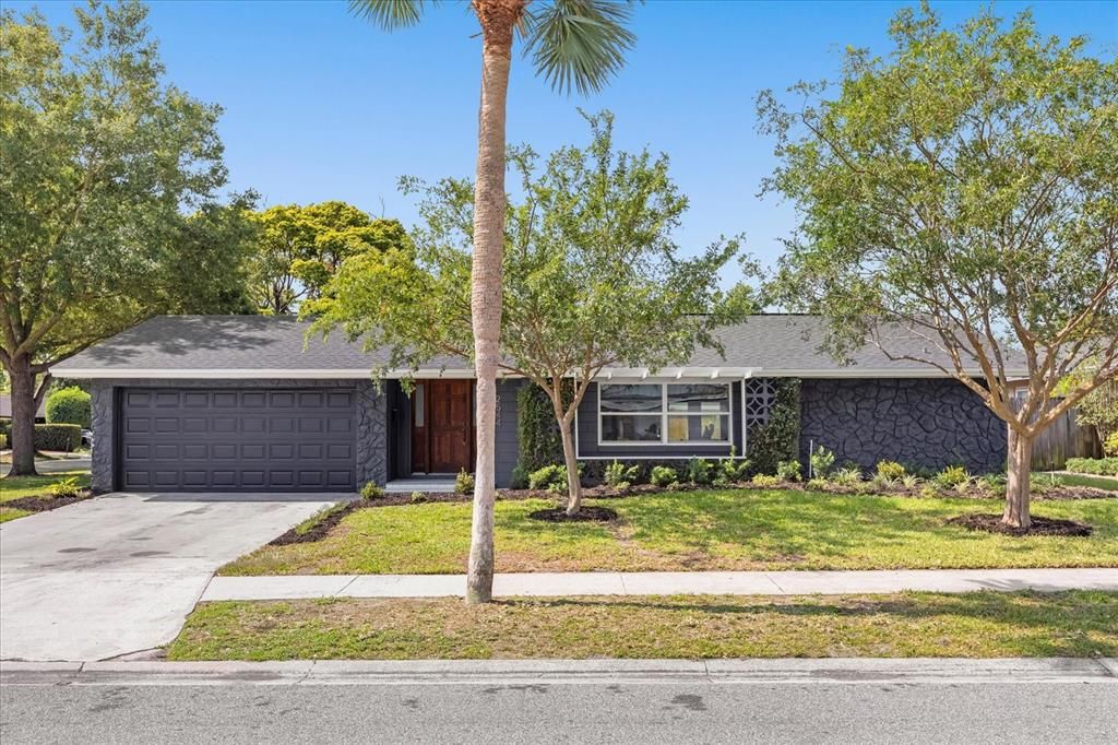 Attached, Exterior, Facade, Ranch