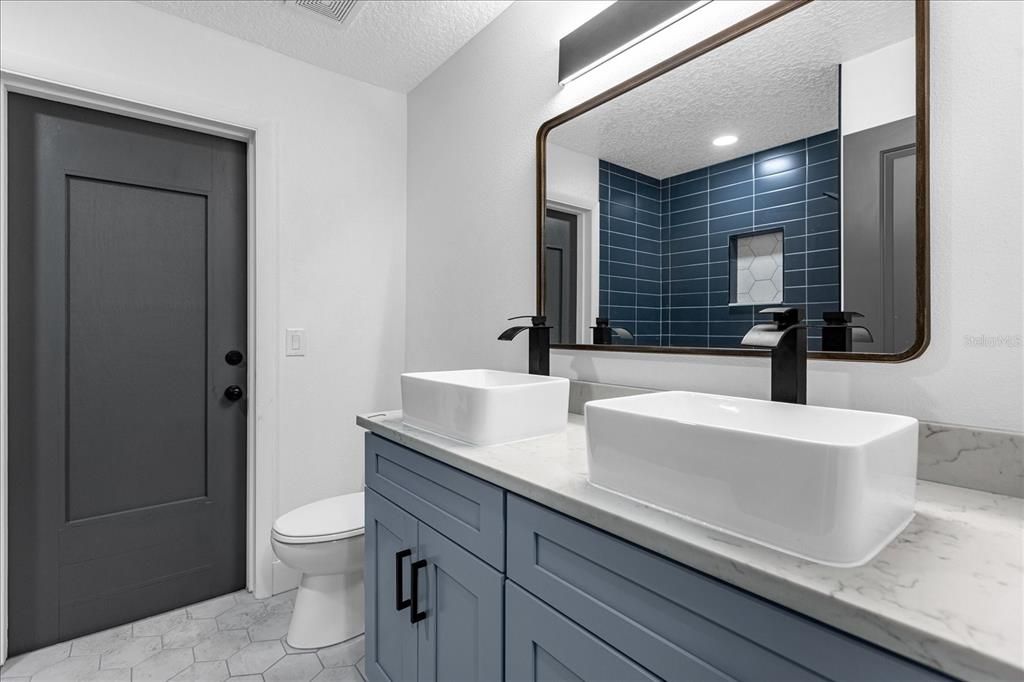 Bathroom, Dual Sink Vanities, Interior, Recessed Lighting