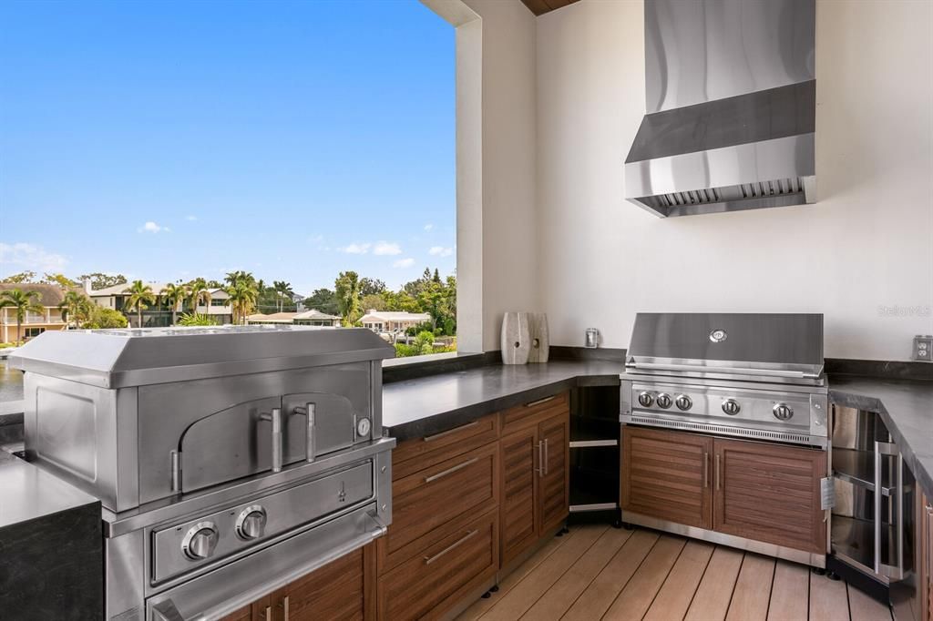 Exterior, Outdoor Kitchen