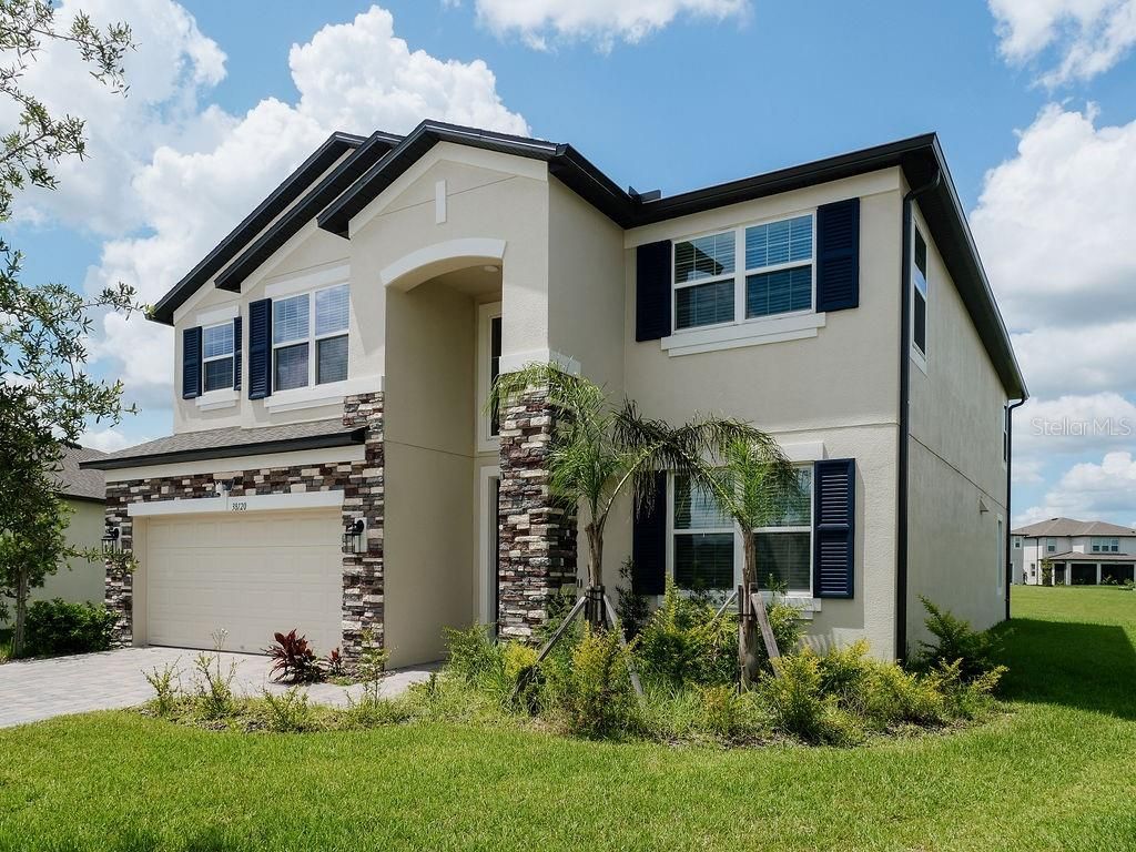 Attached, Exterior, Facade, Farmhouse