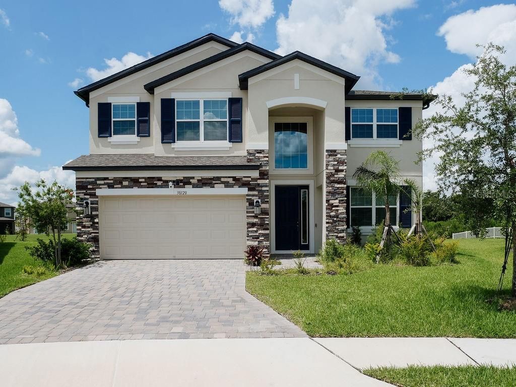Attached, Exterior, Facade, Modern