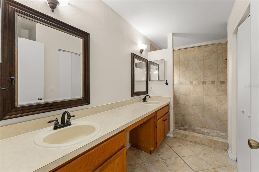Bathroom, Dual Sink Vanities, Interior