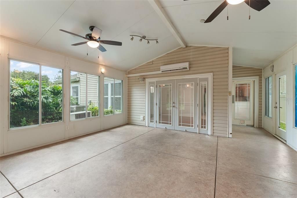 Empty room, Interior, Sun Room