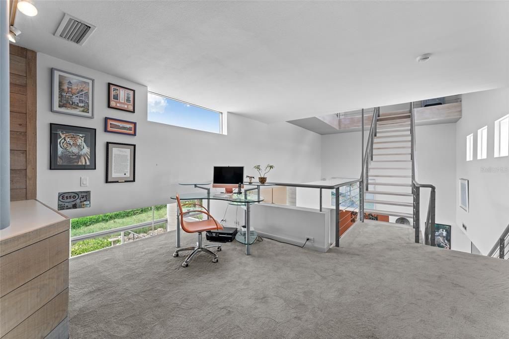 Home Office, Interior