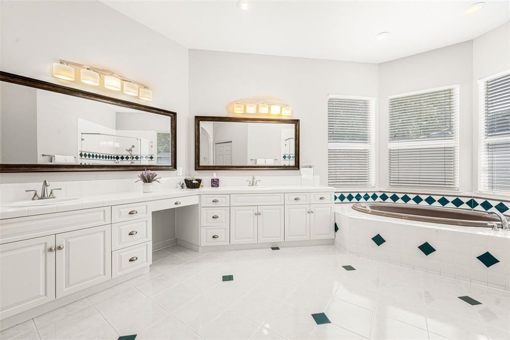Bathroom, Dual Sink Vanities, Interior, Recessed Lighting
