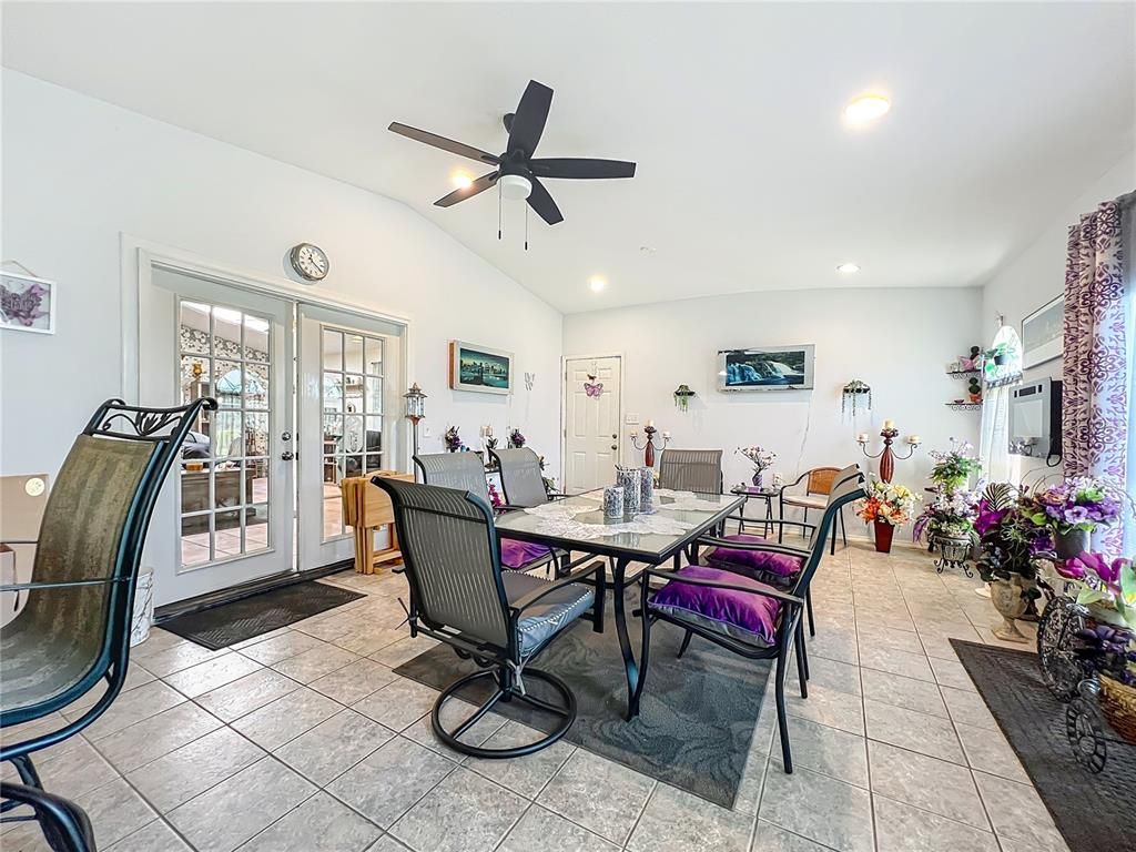 Dining room, Interior, Recessed Lighting