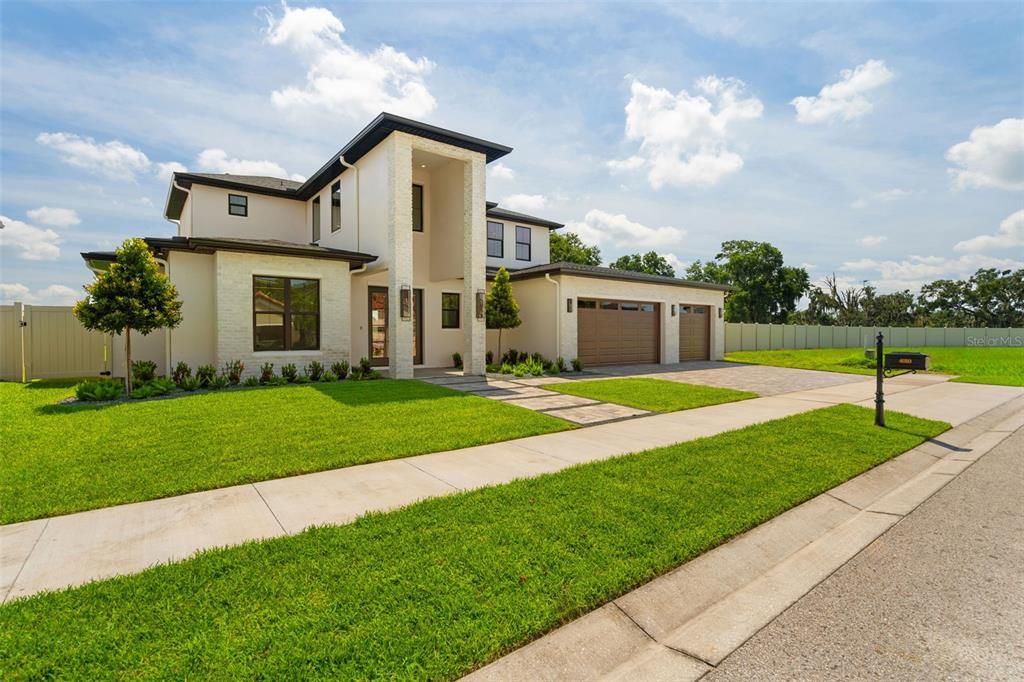 Attached, Backyard, Exterior, Facade, Modern
