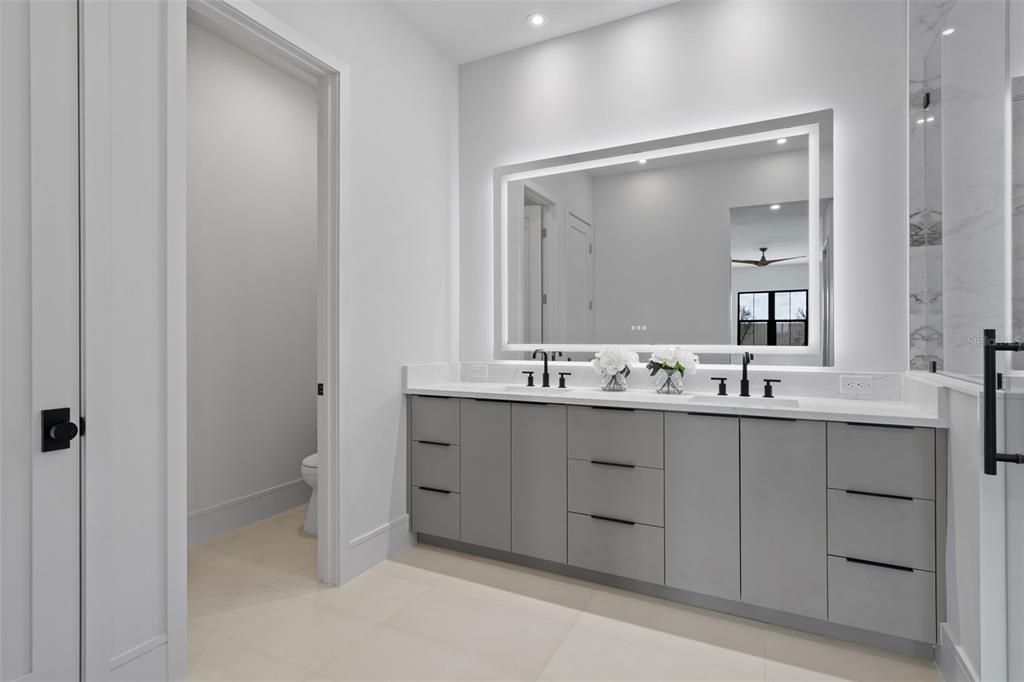 Bathroom, Dual Sink Vanities, Interior, Recessed Lighting