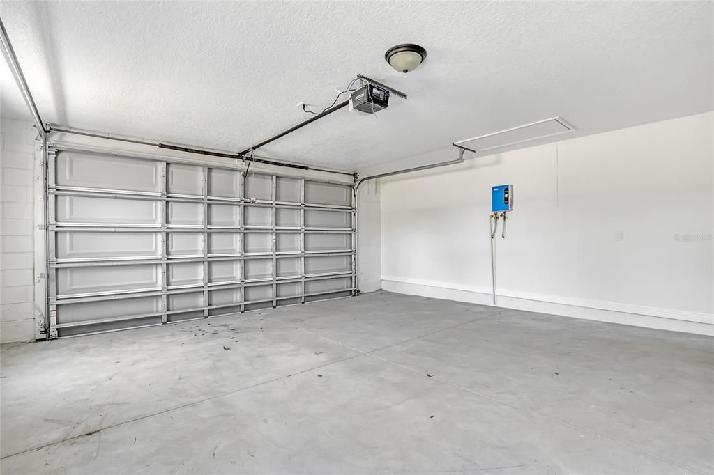 Garage, Interior