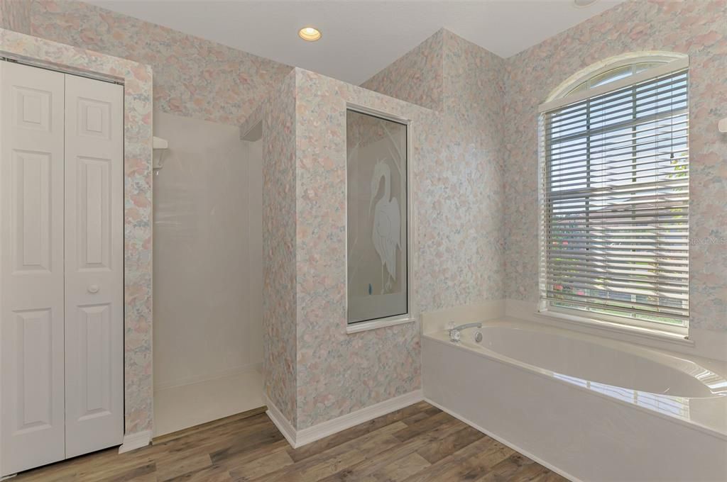 Bathroom, Interior, Recessed Lighting, Wood Texture Flooring