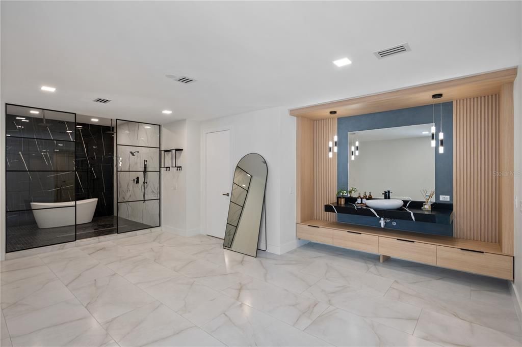 Bathroom, Free Standing Baths, Glass Shower, Interior, Marble, Pendant Lights, Recessed Lighting