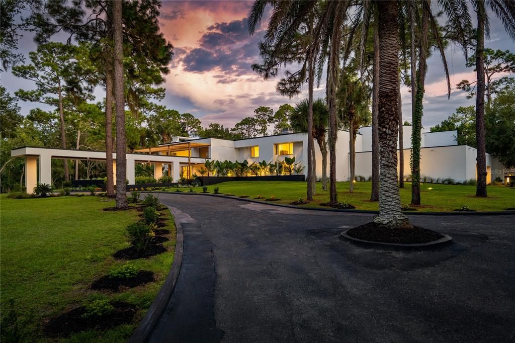 Backyard, Exterior, Facade, Modern