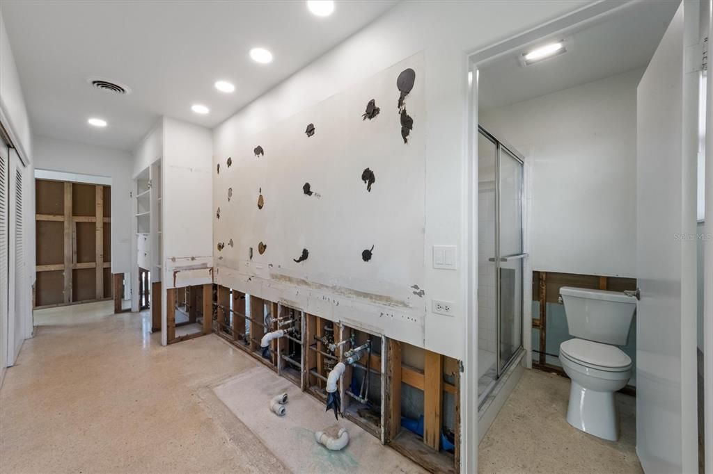 Bathroom, Interior, Recessed Lighting
